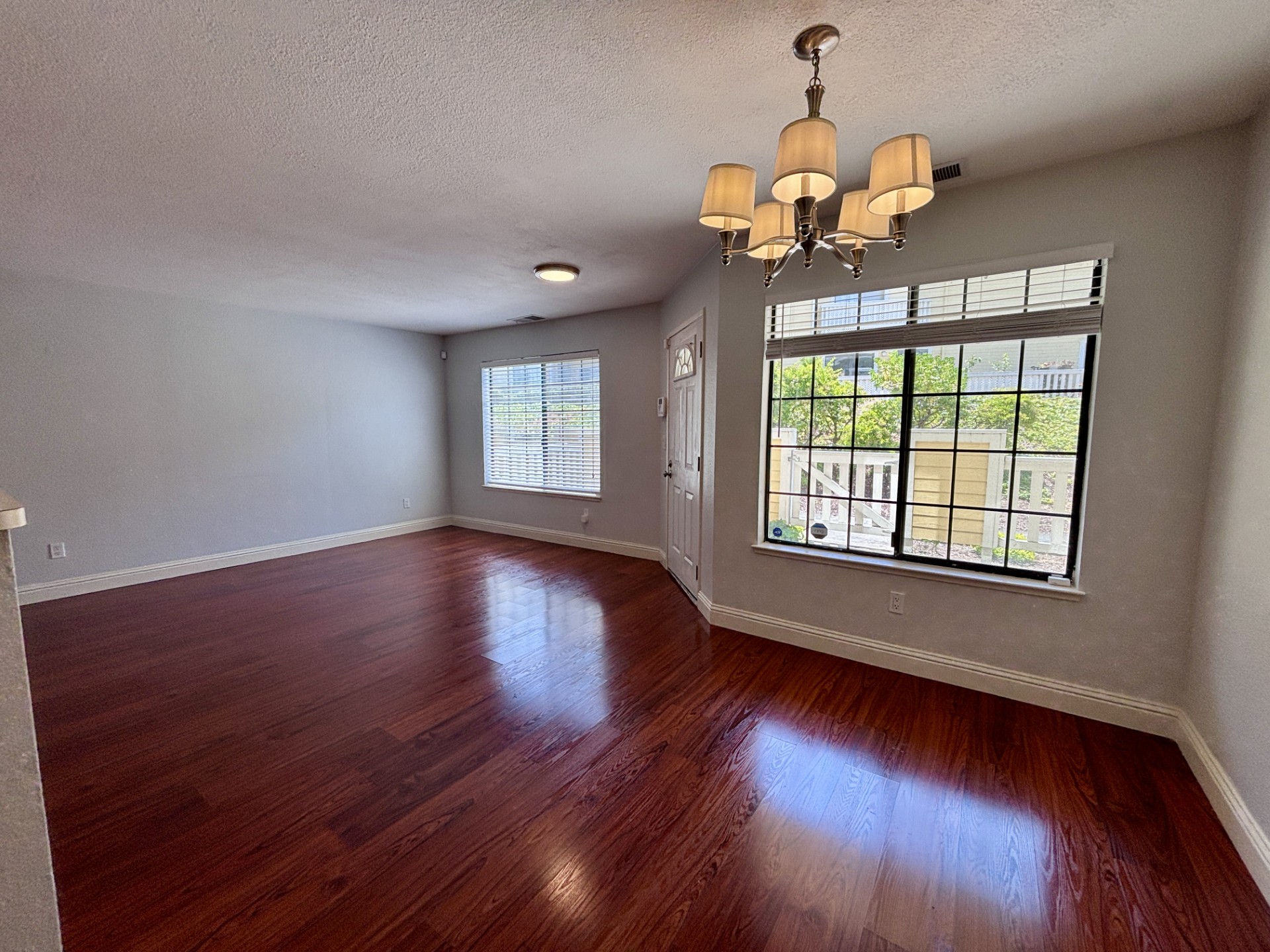 1002 Devonwood - 1